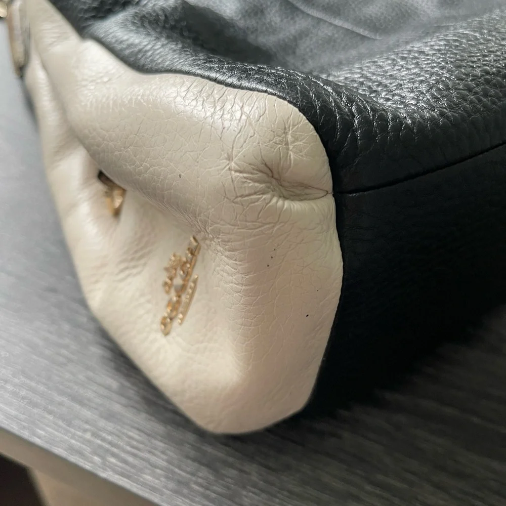 Coach Black and Cream Pebbled Leather Shoulder Bag - Picture 4 of 12